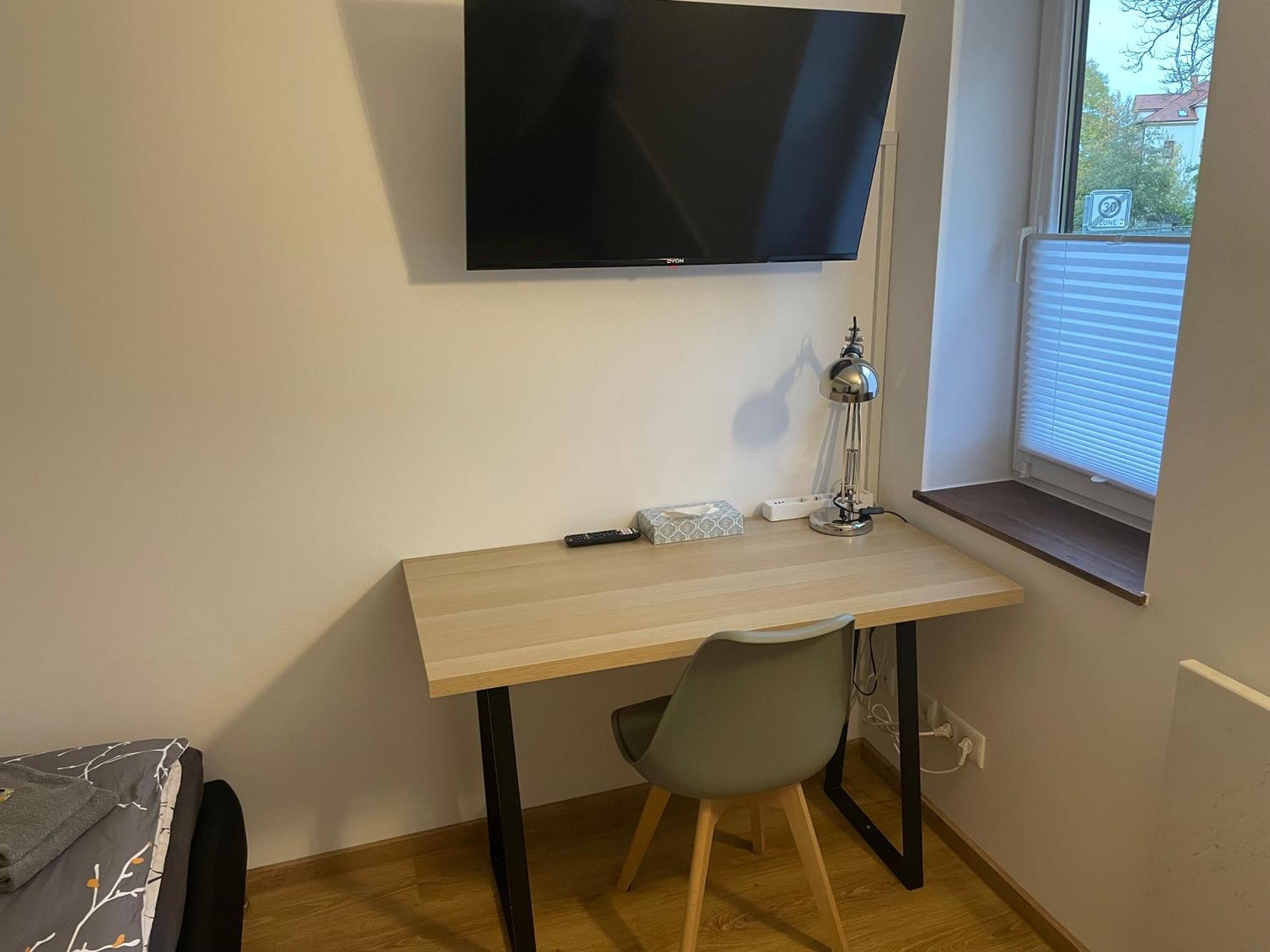 Stadtilm Exklusive Zimmer Mit Geteiltem Bad Und Kueche Kg מראה חיצוני תמונה