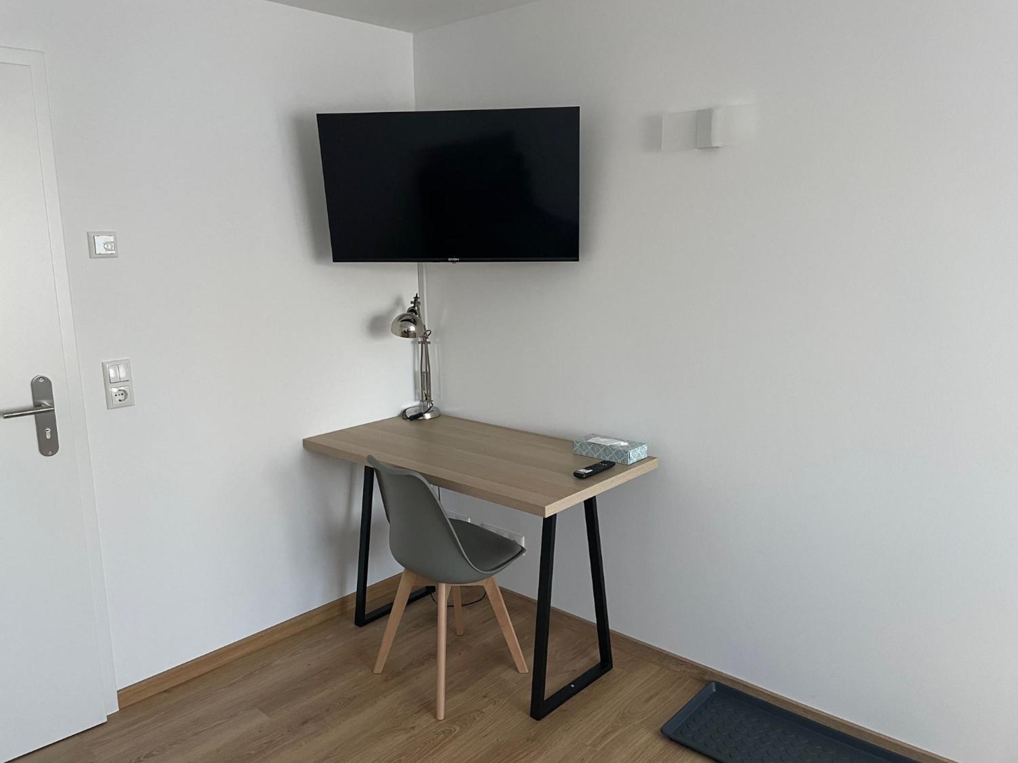 Stadtilm Exklusive Zimmer Mit Geteiltem Bad Und Kueche Kg מראה חיצוני תמונה